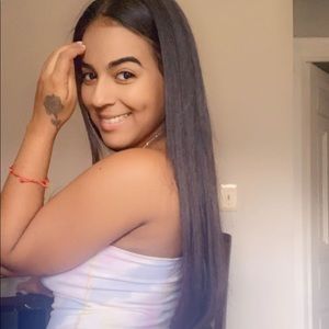 Meet your Posher, Aura